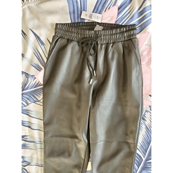 XS- Faux Leather Joggers- Suzy Shier-NWT - Picture 4 of 4